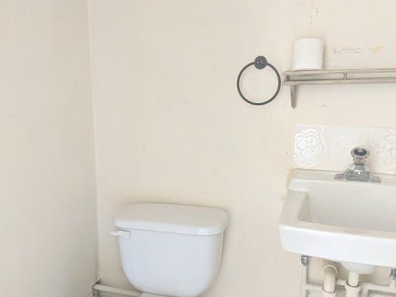 mini_Bathroom_1_05182023