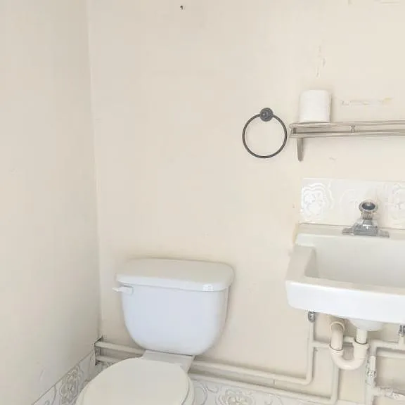 mini_Bathroom_1_05182023