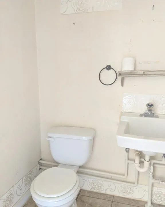 mini_Bathroom_1_05182023