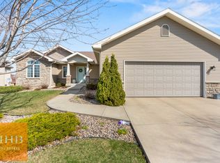 305 N Ridge Dr, Waunakee, WI 53597
