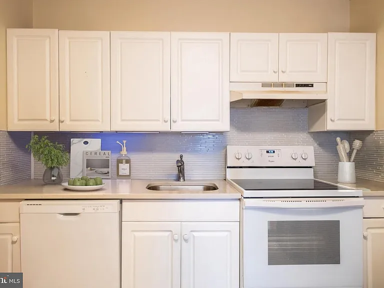 1736 Pine St #B — Photo 3