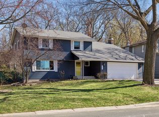 1212 Balsam Trl E, Eagan, MN 55123