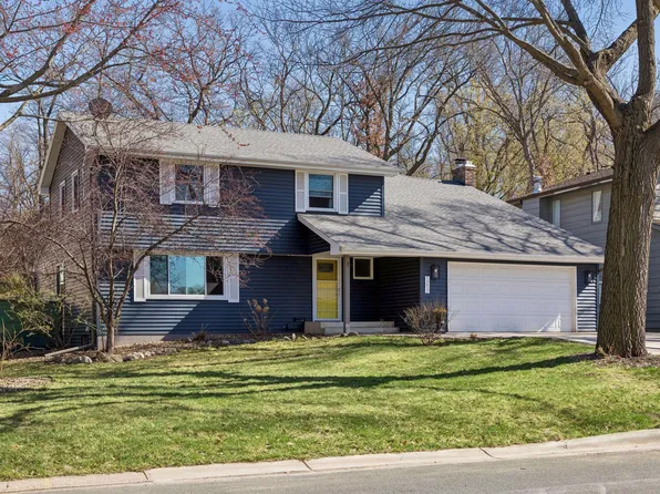 1212 Balsam Trl E, Eagan, MN 55123