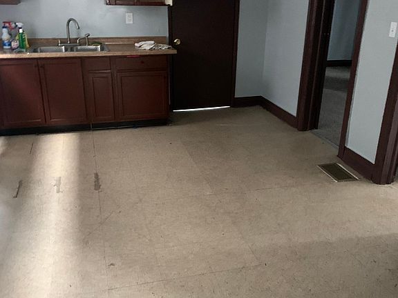 5th image of 408 Koons Ave