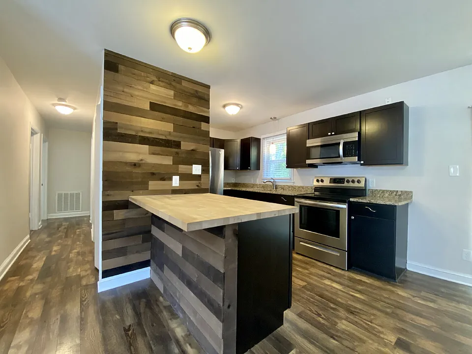 1108 Ridgewood Dr