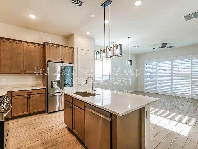 20363 W Sells Dr — Photo 5