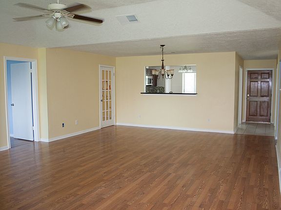4th image of 2913 Forest Hills Dr