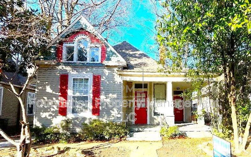 2 bed, 1.0 bath, 684 sqft, $1,050 — Photo 1