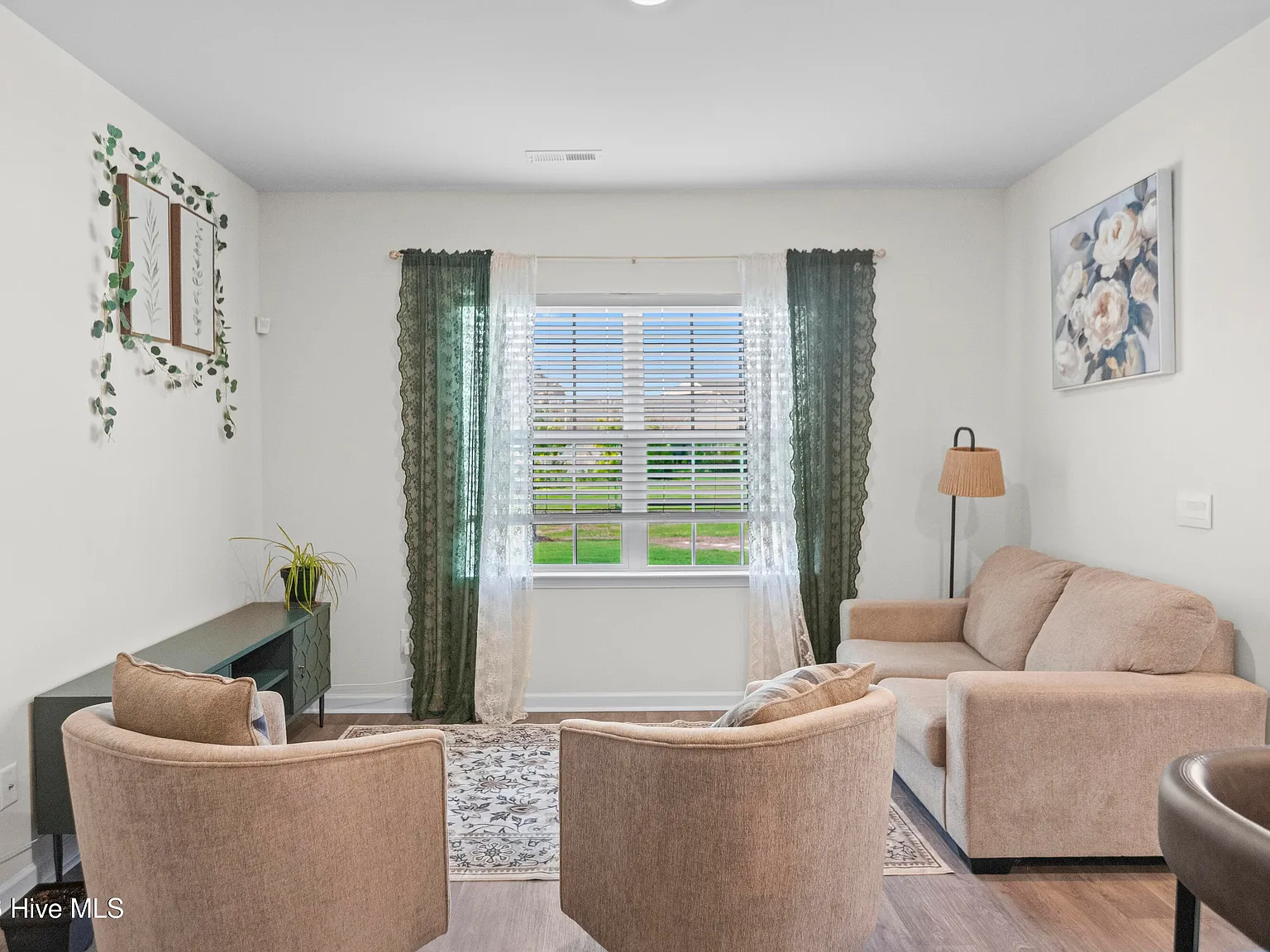 3 bed, 2.5 bath, 1461 sqft, $1,700 — Photo 4