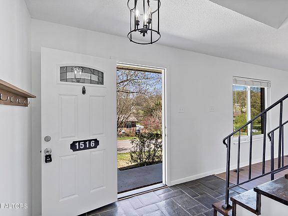 2nd image of 1516 Moorgate Dr