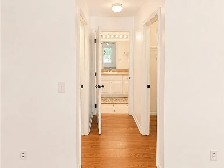 4118 NE 20th Pl — Photo 12