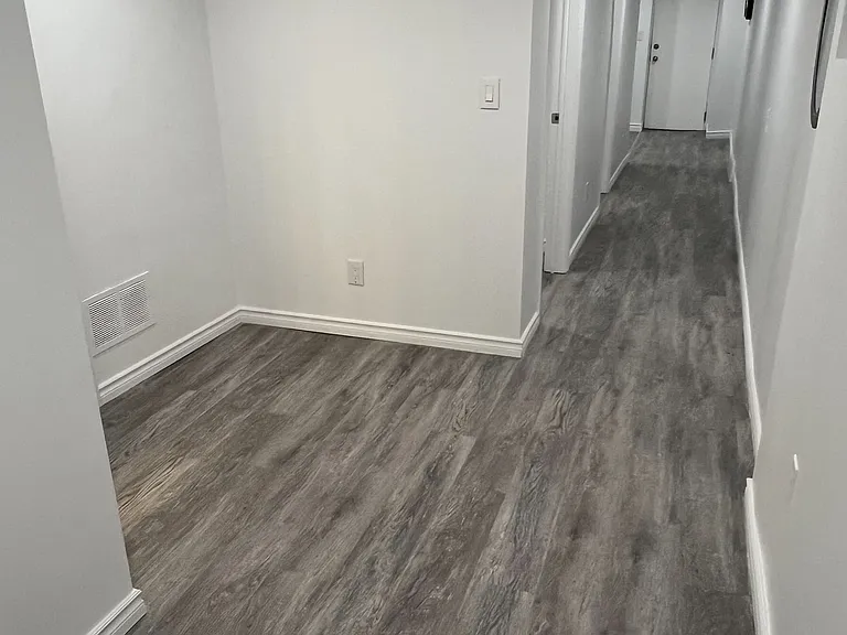 1389 Lansdowne Ave — Photo 1