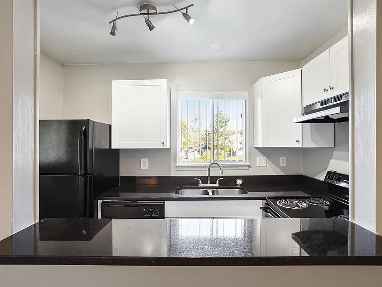 5501 N University Club Blvd — Photo 10