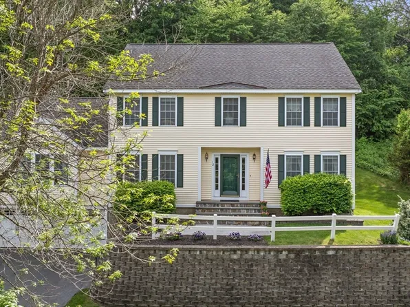 12 Olde Taverne Ln, Amesbury, MA 01913