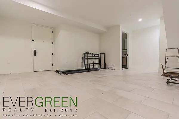 Rented by Evergreen Apartments BK | media 17