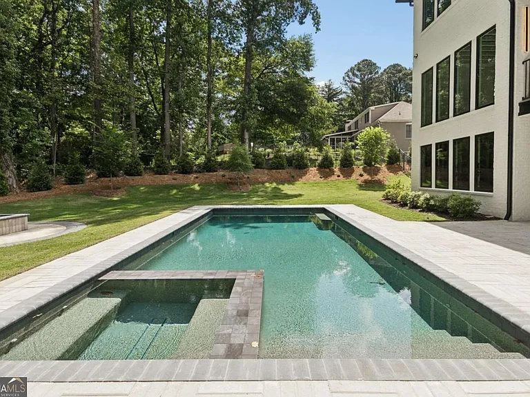 1000 Clementstone Dr NE — Photo 2
