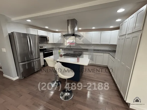 79 Main St, Skowhegan, ME 04976