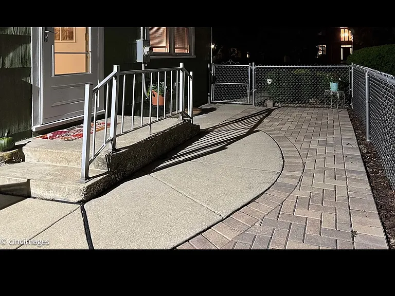 5911 Crain St — Photo 3