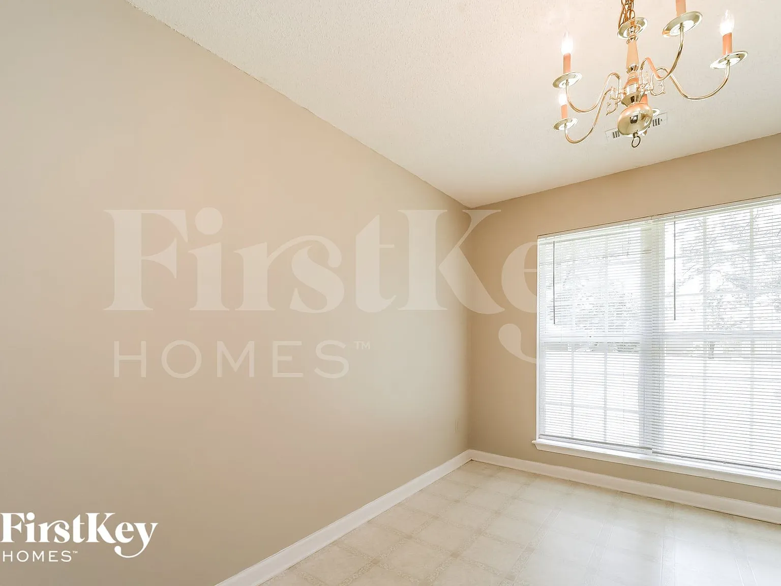 4 bed, 2.0 bath, 1518 sqft, $2,405 — Photo 4