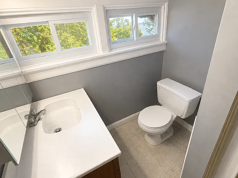 1131 E Fox St — Photo 8