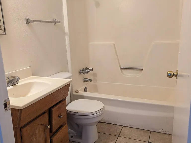 3604 Lafayette Dr NE — Photo 13