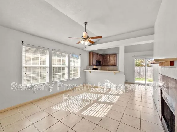 8510 Gatlinburg Dr, Fort Worth, TX 76123