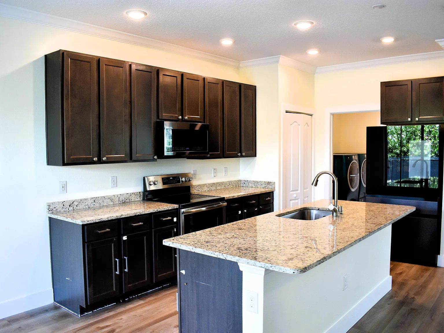 3 bed, 2.0 bath, 1580 sqft, $3,100 — Photo 4
