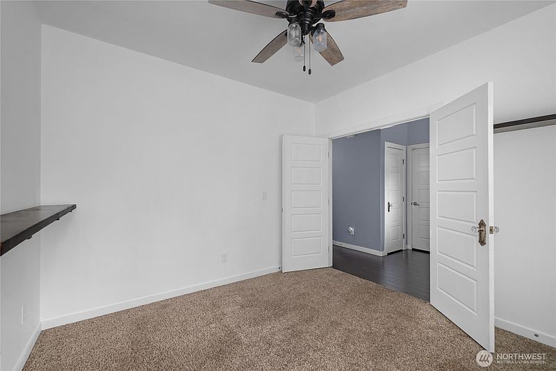 4th image of 1735 Vista Loop SW