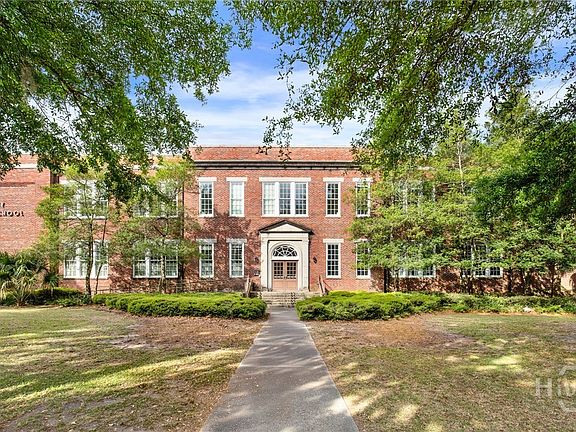 2nd image of 1835 Skidaway Road #206