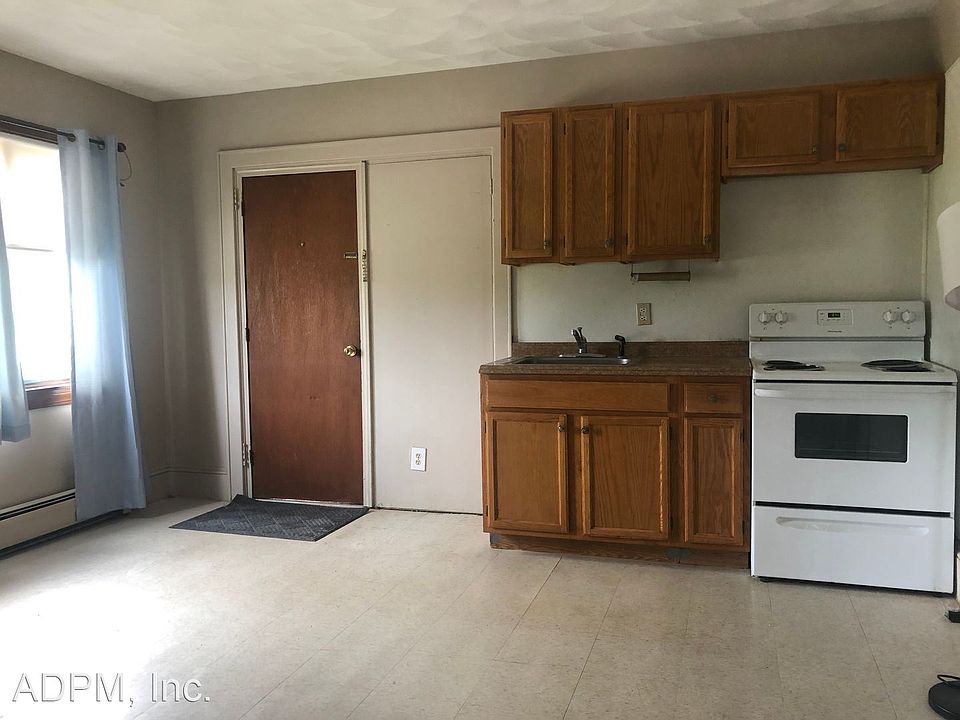 2nd image of 131 Lafayette Rd Unit 1