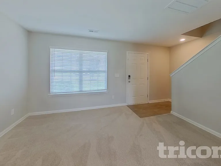 2653 McIntosh St — Photo 3