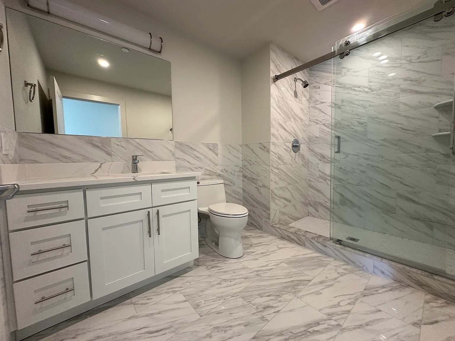 1 bed, 663 sqft, $1,900 — Photo 3