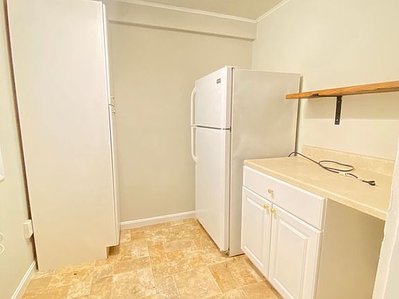 4th image of 80 1/2 Maryland Ave APT A