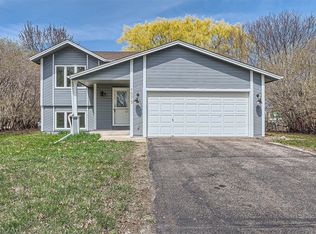 1073 Primrose Ln, Shakopee, MN 55379