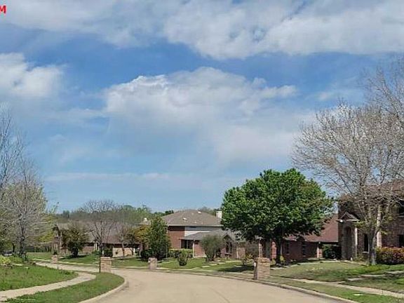 Exterior Neighborhood (street photo)