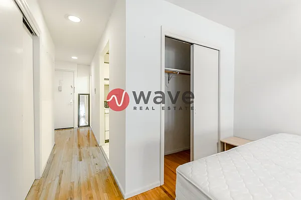 Rented by Wave Real Estate Group | media 7