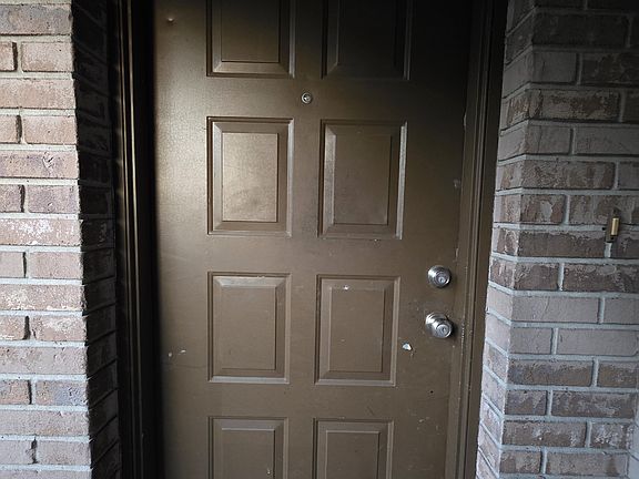 2nd image of 3237 Bloomingdale Villas Ct