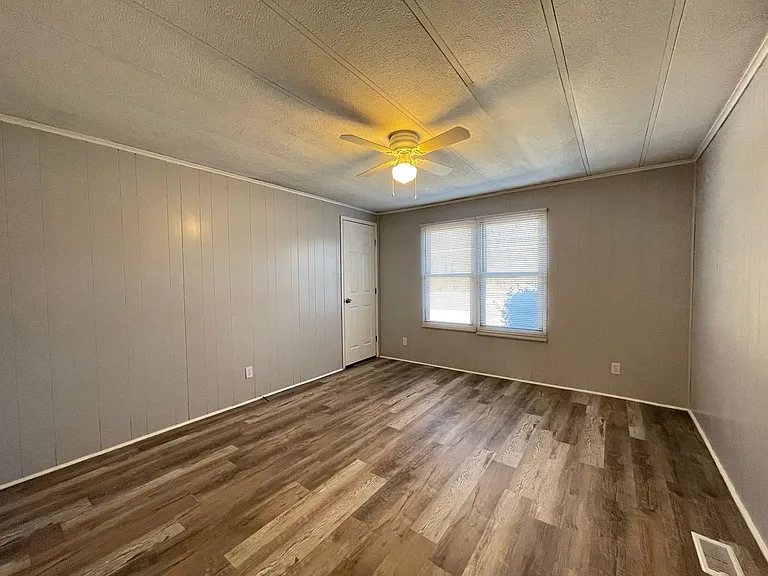 208 Country Club Rd — Photo 8