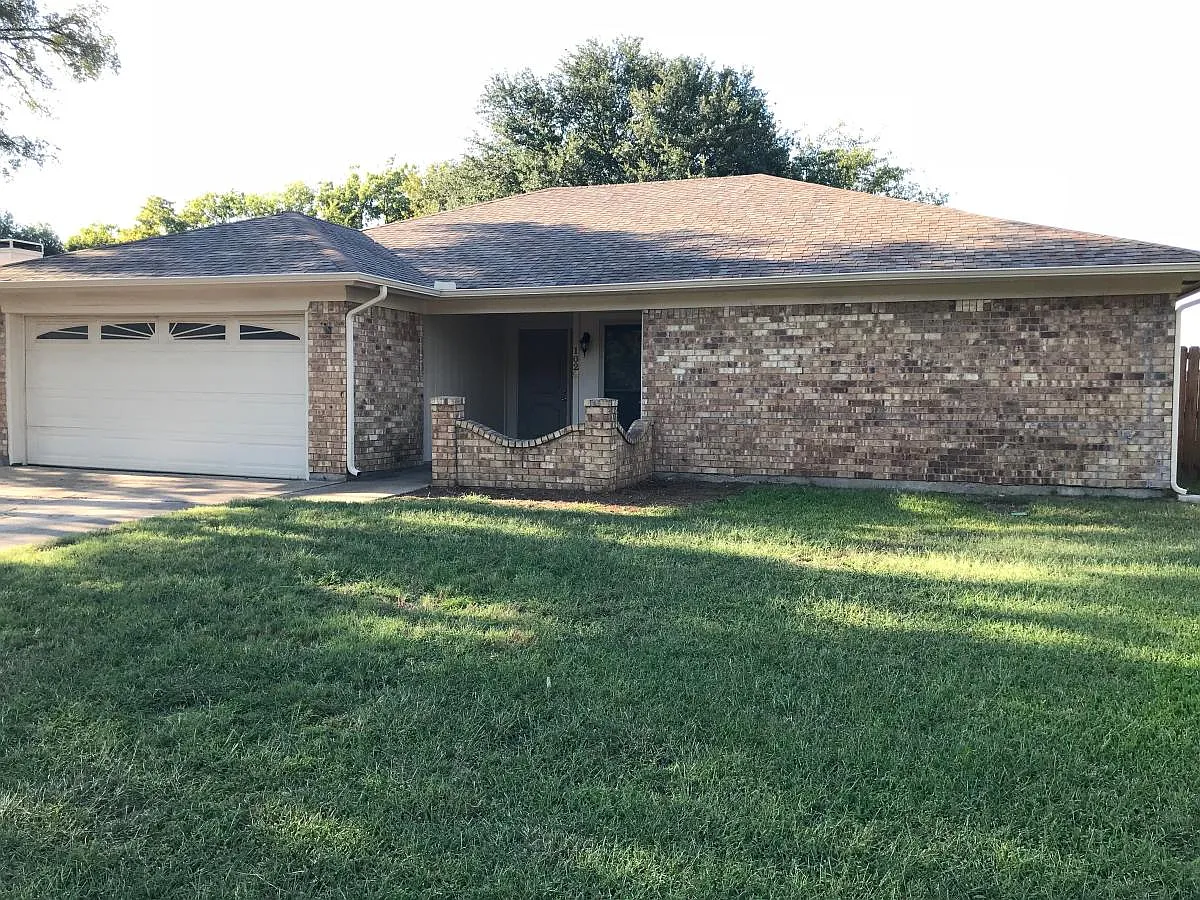 3 bed, 1795 sqft, $2,275 — Photo 1
