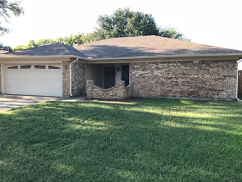 1029 Almond Dr Photo 1