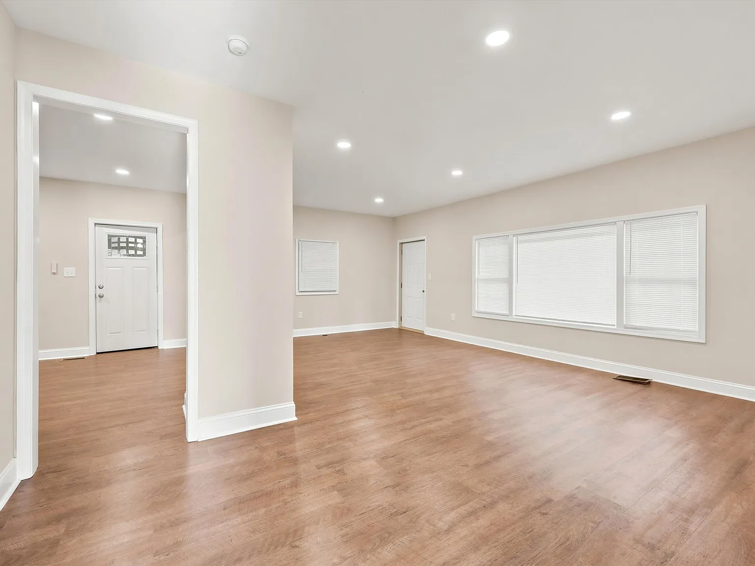 3 bed, 1286 sqft, $3,495 — Photo 3