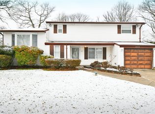 42 Fairlane Dr, Selden, NY 11784