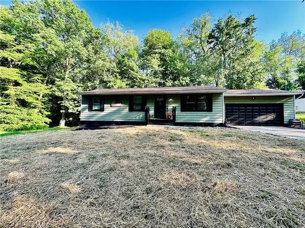 1862 Piercy Dr, Akron, OH 44312