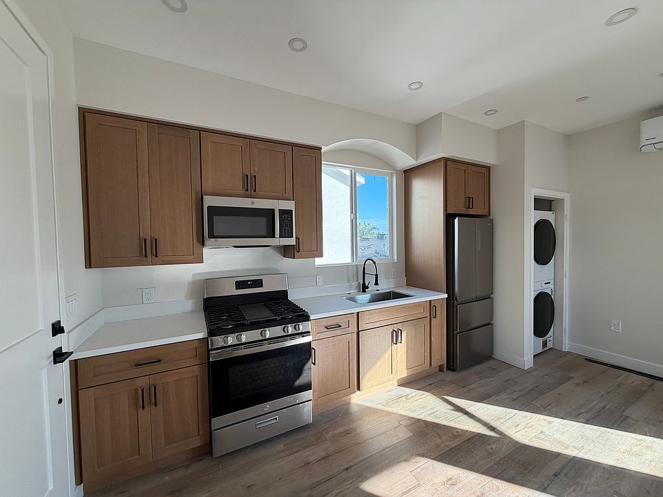 1st image of 247 Elder Ave #2
