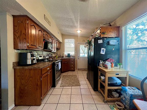 5th image of 104 Shady Shores Dr