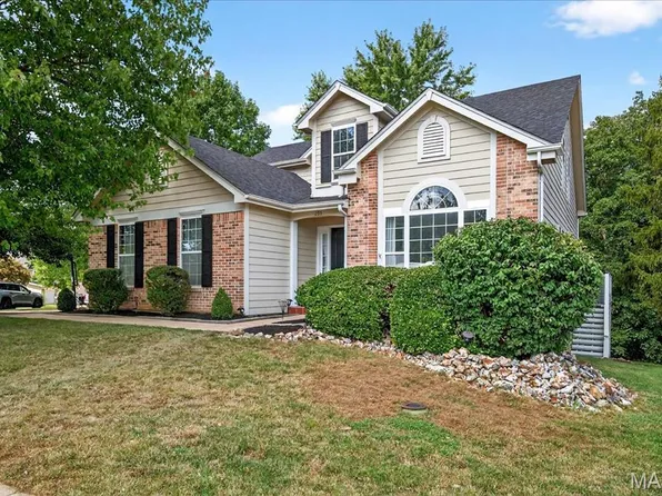 295 Cove Landing Dr, Grover, MO 63040