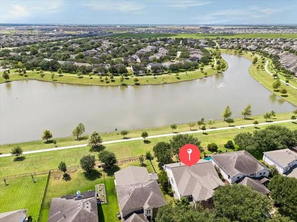 518 Honeysuckle Vine Dr, Rosenberg, TX 77469