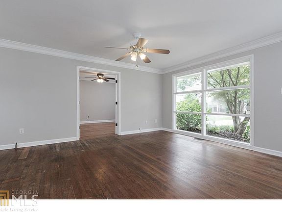 4th image of 2896 Parkridge Dr