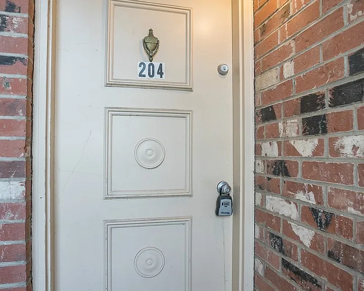 545 E Erie Ave — Photo 15