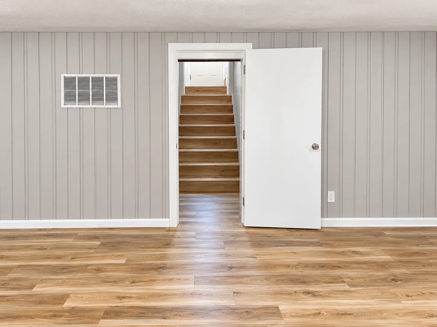 3 bed, 2096 sqft, $2,390 — Photo 3